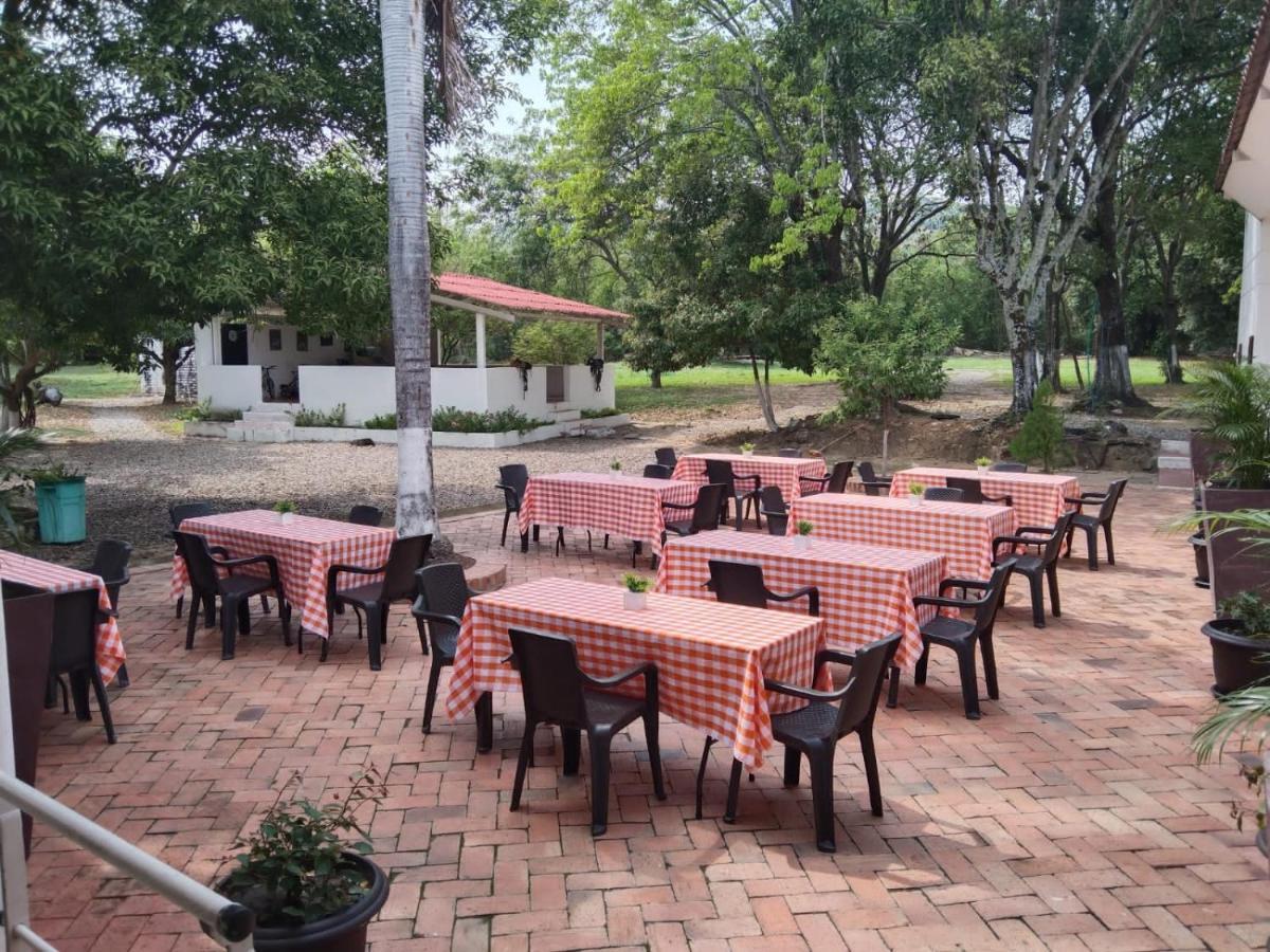 Arizona Ranch Hotel Girardot Dış mekan fotoğraf